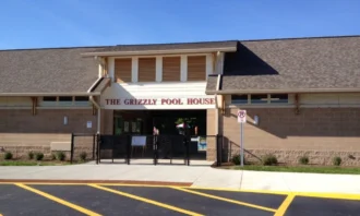 Entrance that says "Grizzly Pool"
