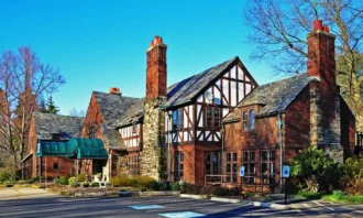 Frank Mason Raymond House in New Franklin, Ohio